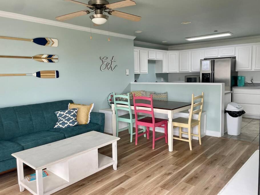 3 Bedroom Condo, Ocean Views & Short Walk To Beach! Oak Island Luaran gambar